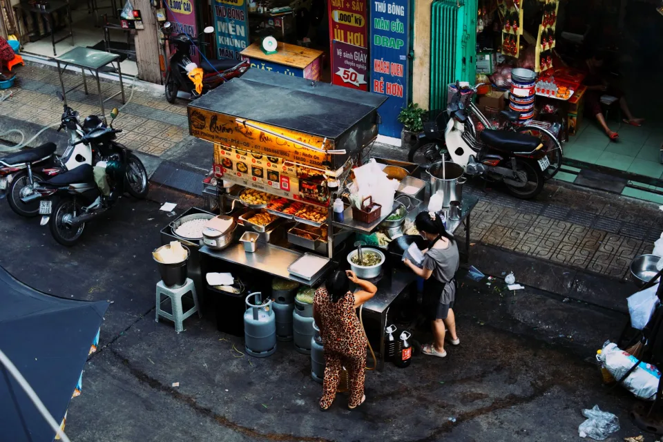 Không gian quán buổi tối